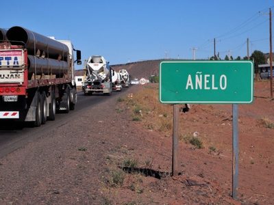 La Policía desalojó a los vecinos de Añelo que cortaban las rutas 7 y 17