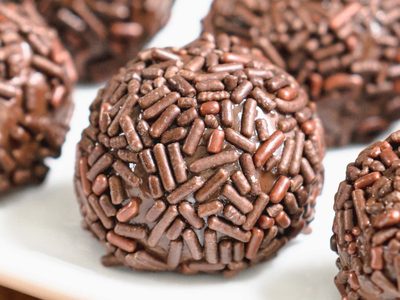 Una delicia brasileña con 3 ingredientes: prepará en casa estos brigadeiros que son una bomba