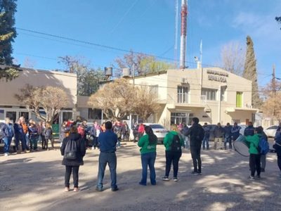Trabajadores municipales de Senillosa inician medidas de fuerza por sueldos y condiciones laborales