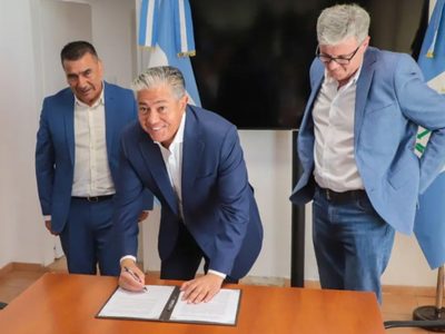 Neuquén, Cutral Co y Plaza Huincul sellaron un acuerdo para saldar deudas eléctricas