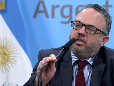 Kulfas brindó explicaciones sobre la ayuda económica que el Gobierno le otorgó a Clarín y Techint