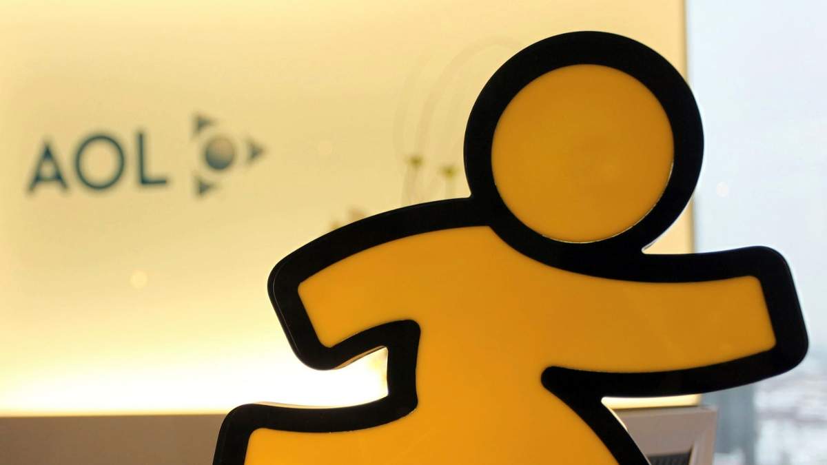El logo de AOL en la oficina de la compañía, el 12 de enero de 2010, en Hamburgo, Alemania