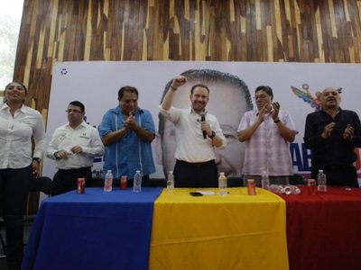 Santiago Taboada suma a su campaña a líder del "Cártel del Transporte" de la CDMX