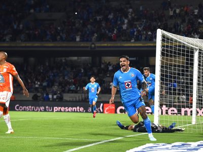 “Toro” Fernández le da agónica victoria al Cruz Azul ante el Pachuca al minuto 90 (Videos)