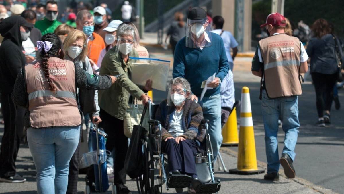 En las últimas 24 horas se registraron 136 muertes más por covid-19