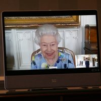 La reina Isabel II retoma sus actividades oficiales públicamente después de la muerte de Felipe