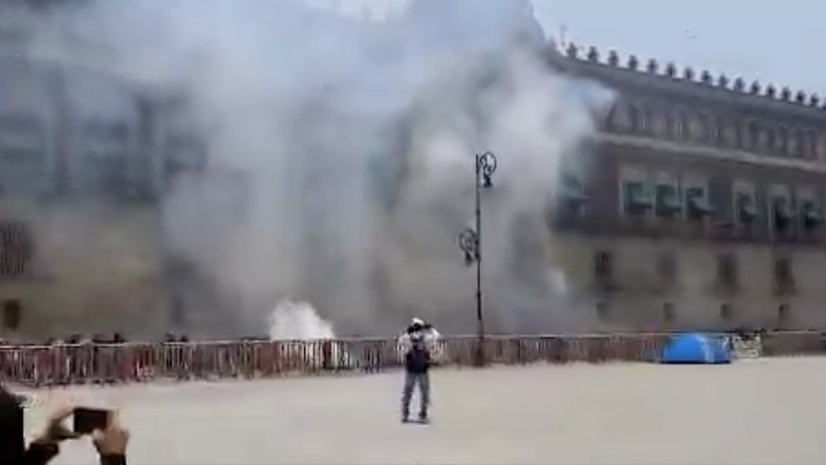 Uno de los explosivos afuera de Palacio Nacional