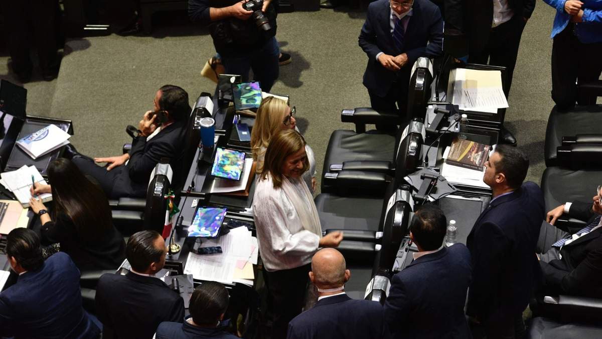 La legisladora en la sesión