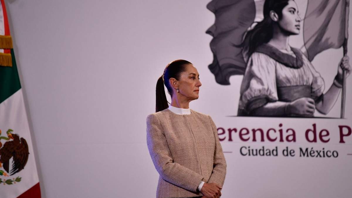 La presidenta durante la "mañanera del pueblo"