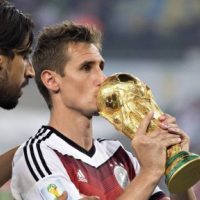 El equipo que tendrá a Klose como ayudante de campo post coronavirus