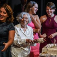 "Feminicidios y desapariciones tienen que parar", dice Poniatowska en su homenaje en Bellas Artes