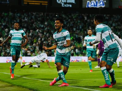 Santos golea 3-0 a Puebla en la ida de las semifinales