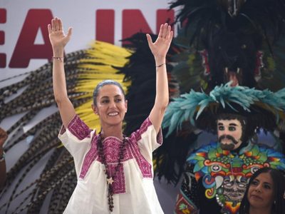 Sheinbaum se une a petición de AMLO de no echar porras a corcholatas en mitin del 1 de julio
