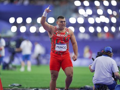 Uziel Muñoz avanza a la final de lanzamiento de bala en París 2024