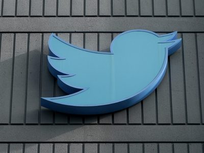Las acciones de una farmacéutica se desploman por un twit falso de una cuenta verificada