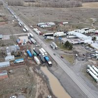 Más de 240 camiones esperan en Las Lajas a que se reabra el paso Pino Hachado