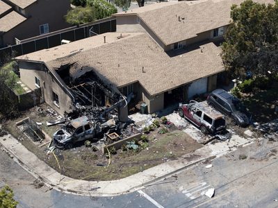 Avión privado se estrella en vecindario de San Diego; las seis personas a bordo murieron