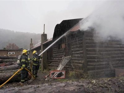 Sabor amargo por incendio del histórico alojamiento de Guardaparques del PN Lanín