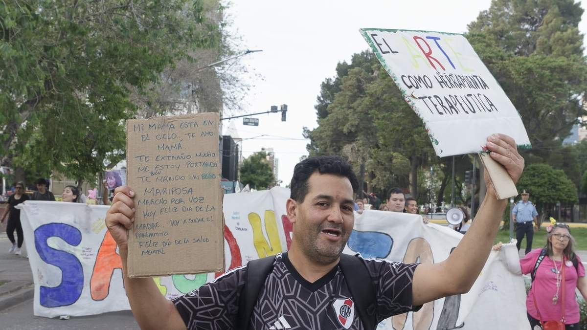 La marcha se realizó en el centro de Neuquén. Fuente: (Emiliano Ortiz)