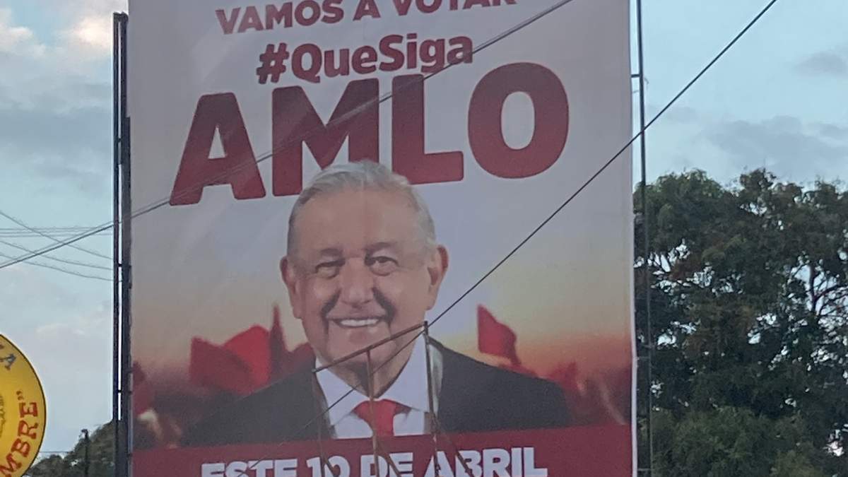 Un anuncio que promueve la ratificación de AMLO ubicado en Tampico, Tamaulipas