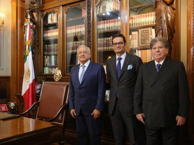 AMLO se reúne en privado con directivos de las empresas que editan Milenio Diario y El País