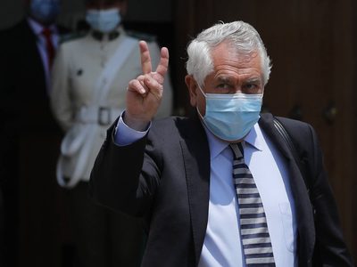 Escándalo: acusan al ministro de Salud de Chile de participar en una fiesta clandestina