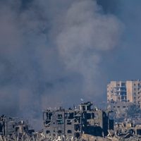 Decenas de muertos en bombardeos israelíes contra dos escuelas de la ONU en Gaza