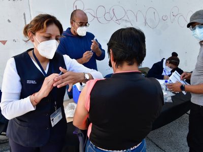 En un mes, casi un millón de personas fueron vacunadas contra la influenza en la CDMX
