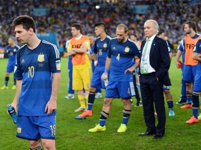 Perdió la final del Mundial 2014 con la Selección Argentina y hoy representa jugadores