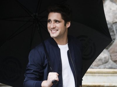 El artista que interpreta a Luis Miguel en Netflix imitó a este famoso actor de Hollywood