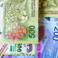 La nueva estrategia del Gobierno: aumentarán las jubilaciones y el salario