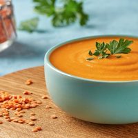Sopa naranja que no lleva calabaza: te sorprenderá esta receta que es perfecta para comer bien calentita en casa