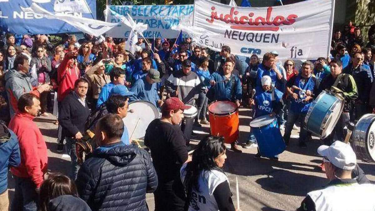 Sindicatos estatales insisten con eliminar el impuesto a las ganancias. Fuente: (Facebook)