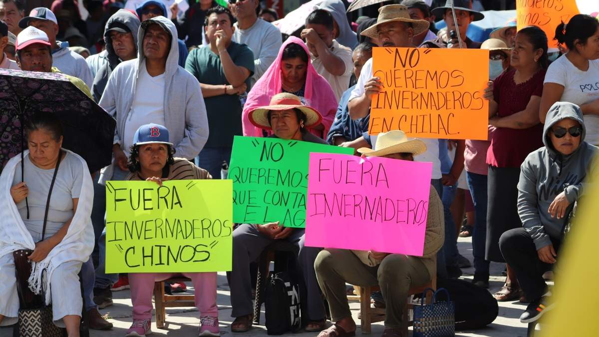 Tras ocho horas de bloqueos carreteros, pobladores logran clausura de invernaderos chinos