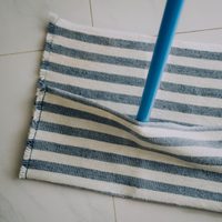 No compres unos nuevos: el truco para dejar los trapos de piso de tu casa como si recién los estrenaras