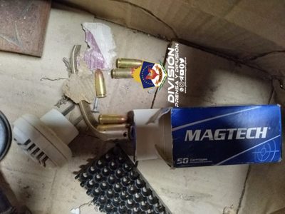 Secuestro de drogas, armas y balas de gran destrucción en un desarmadero de Plottier