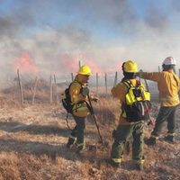 Voraz incendio en Picún Leufú: las llamas consumieron una casa y una hostería