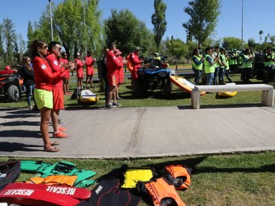 Más de 160 guardavidas ya custodian las costas de los balnearios en el inicio del verano