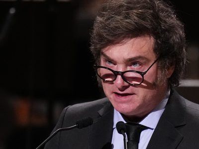 Javier Milei llegó a España para apoyar al partido Vox: cómo será su agenda