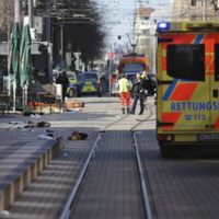 Auto embiste contra multitud en oeste de Alemania; hay un muerto y varios heridos