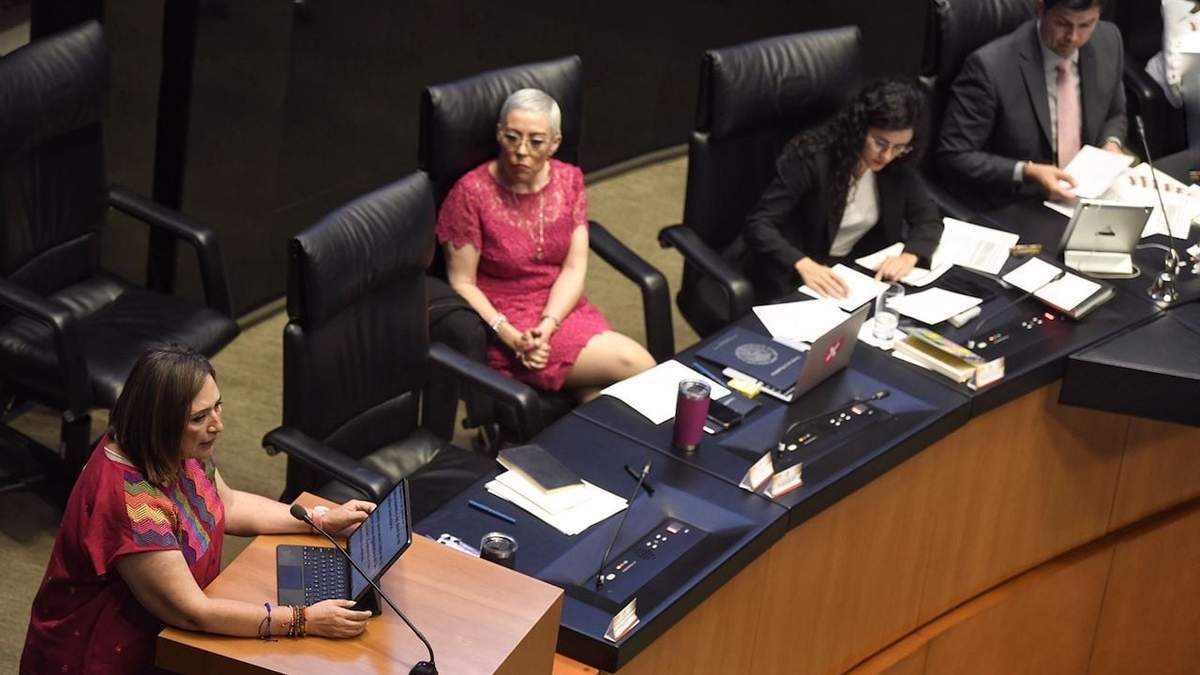 Gálvez en tribuna durante la comparencia de Alcalde