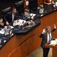 Américo Villarreal pide licencia en el Senado tres días después de solicitar su reincorporación