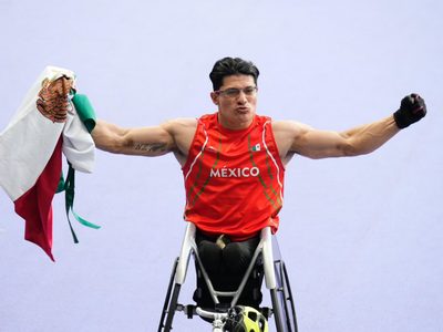 Así ganó el oro Juan Pablo Cervantes en los 100m T54 de los Paralímpicos 2024 (Video)