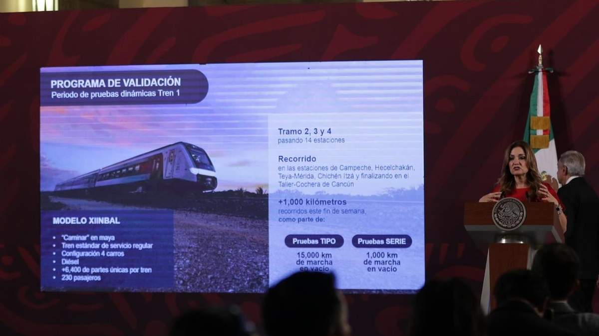 Maité Ramos, directora de Alstom México, en la conferencia de AMLO