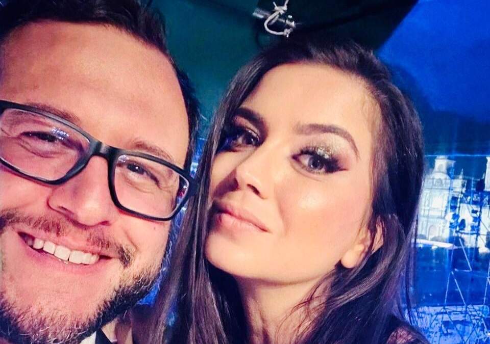 Carolyn Adams y José Ramón López Beltrán, hijo de AMLO