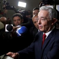 Ordenan arresto domiciliario contra el expresidente colombiano Álvaro Uribe