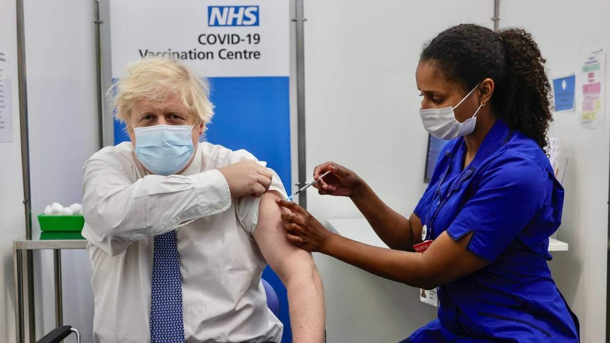 El primer ministro británico recibió dosis de refuerzo