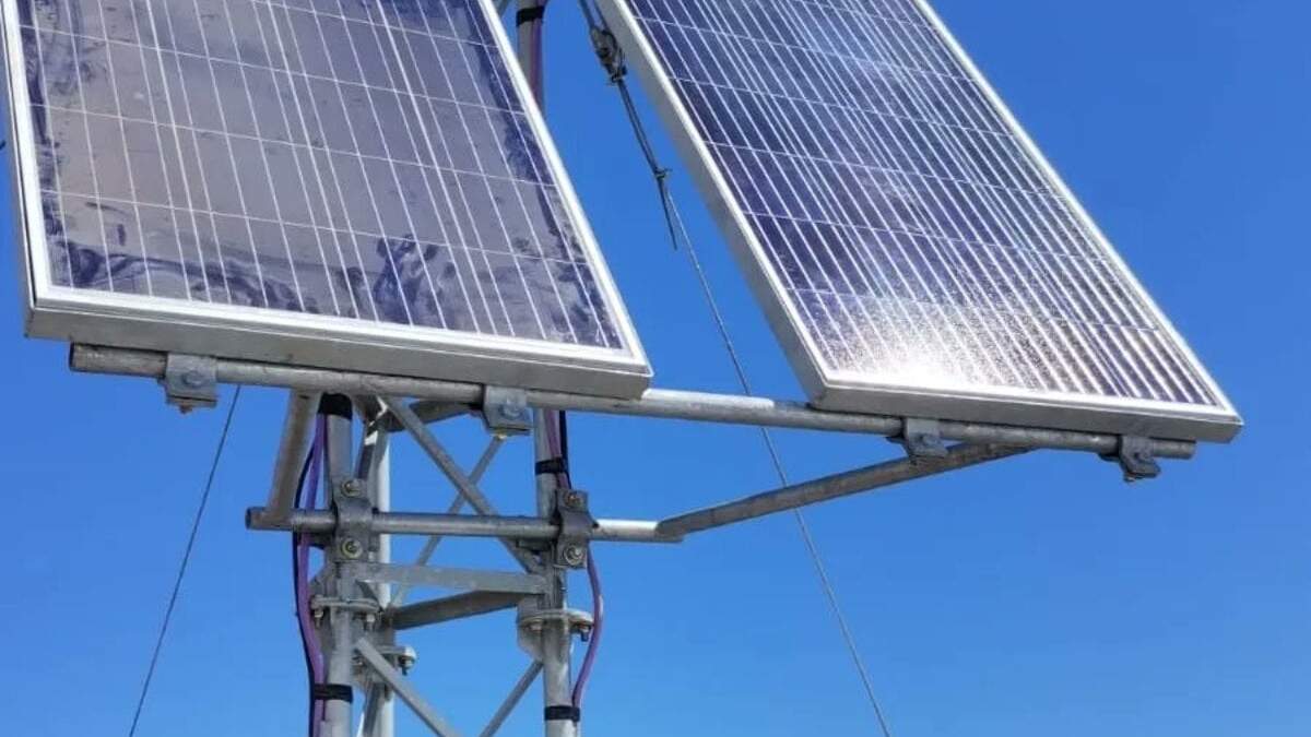 Equipamiento para el monitoreando del volcán Domuyo. Fuente: (X)