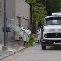 La Ciudad y la provincia de Buenos Aires recurren a camiones hidrantes para combatir al coronavirus