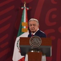 AMLO pide a "corcholatas" moderarse y evitar atacarse entre ellos